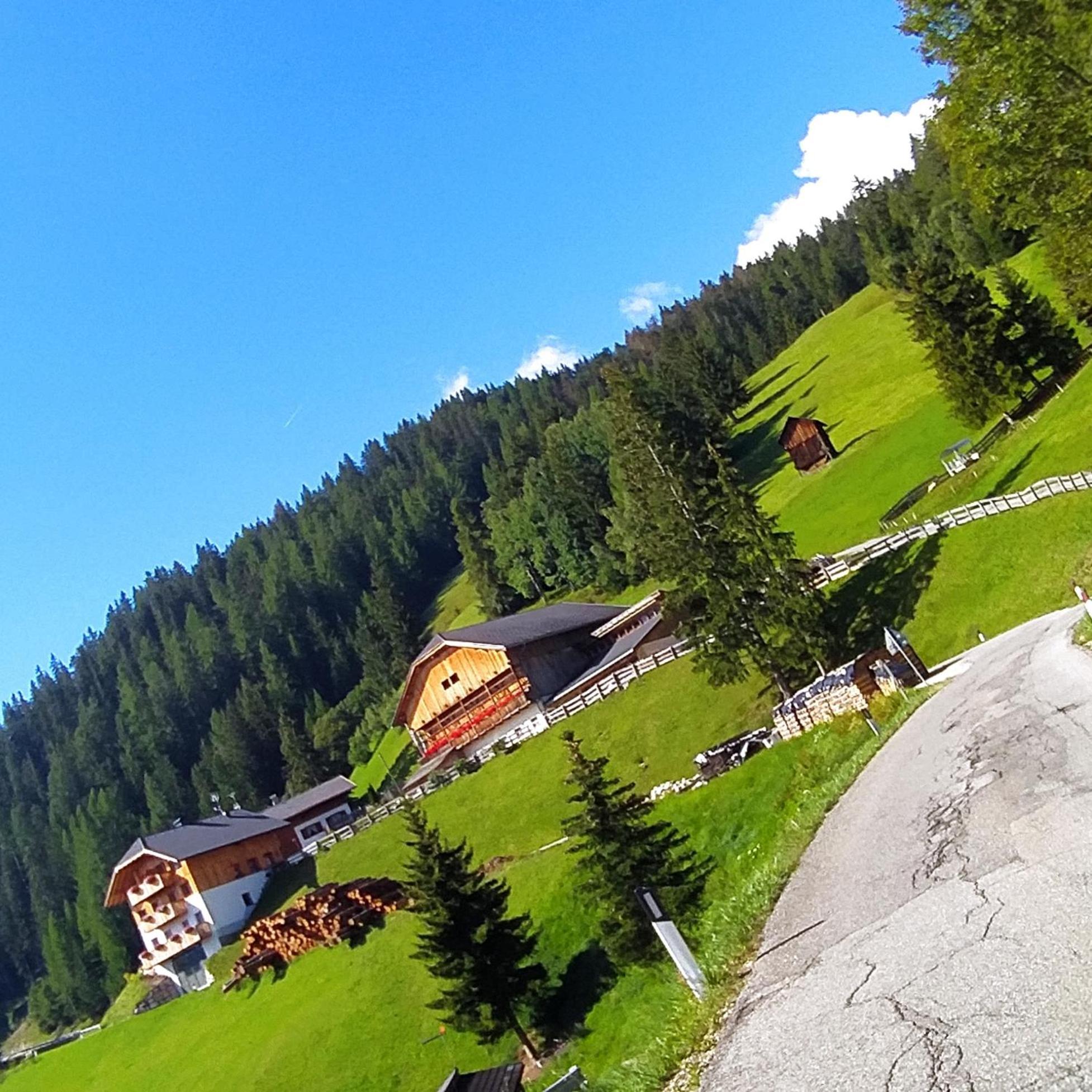 Agriturismo Luech Picedac Ла-Валле Экстерьер фото